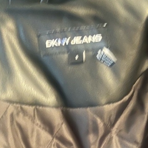 DKNY FAUX LEATHER & SHERPA ZIP UP BOMBER STYLE JACKET SIZE SMALL (OVERSIZED) - Picture 2 of 5